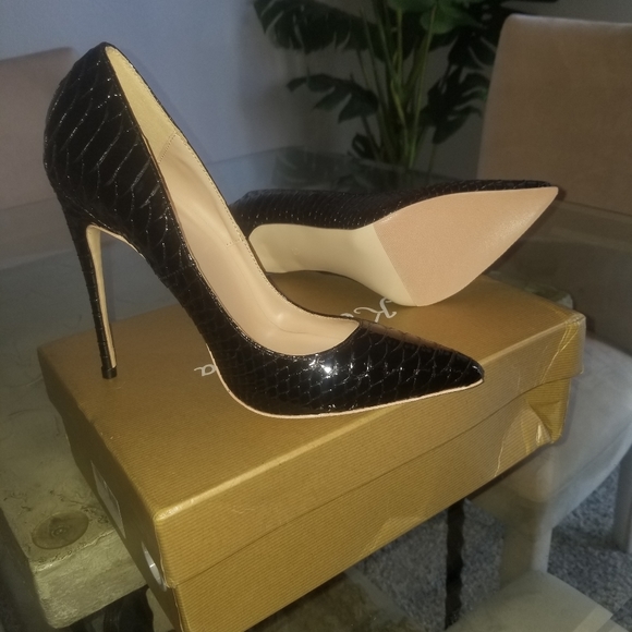 Shoes - Picture 2 of 4